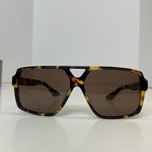 Tortoise - Oliver Peoples 1977C Sunglasses – Vintage DTB – Oversized Frame